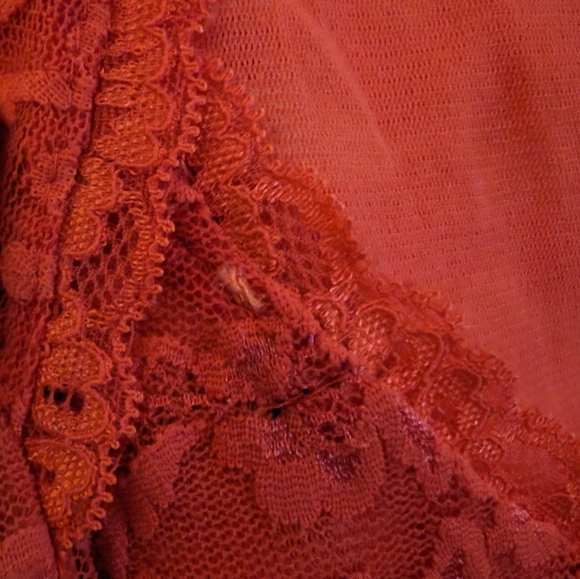 DONATING FRIDAY Open Back Lace Top - Picture 4 of 8